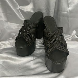 NWOB SCHUTZ Aneka Sandal - Platform Sandal in Green